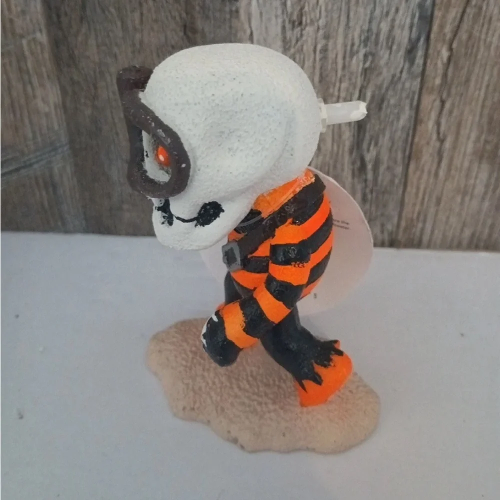 Thrills & Chills Scuba Skeleton Aquarium Ornament Glow in the Dark NWT Halloween